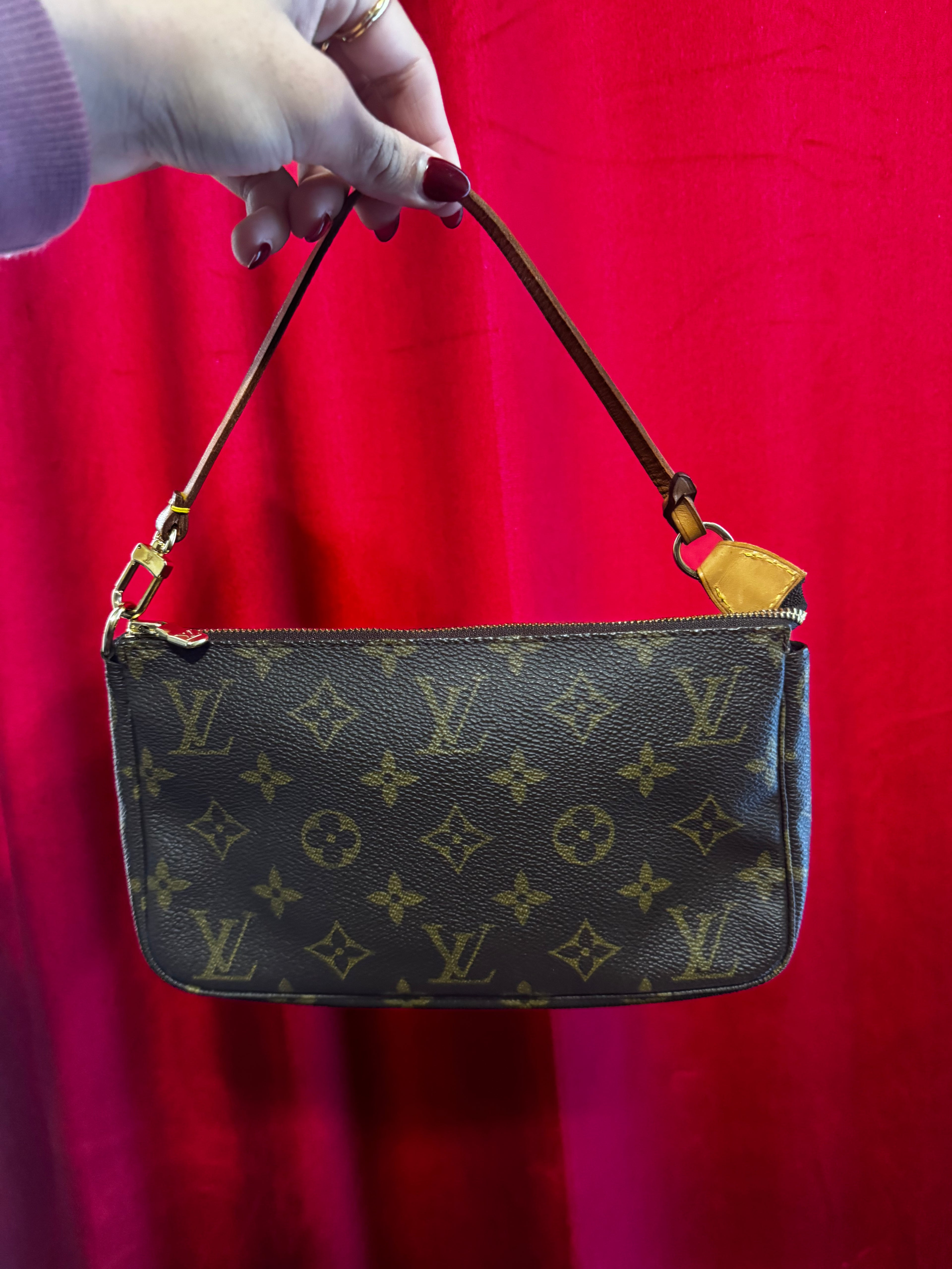 Louis Vuitton Pochette Accessoires